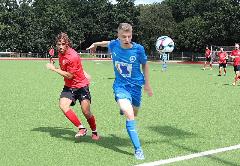 Zweikampf an der Seitenlinie!